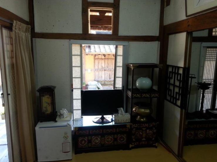 מלון Goseong Choi Pilgan'S Old House חדר תמונה