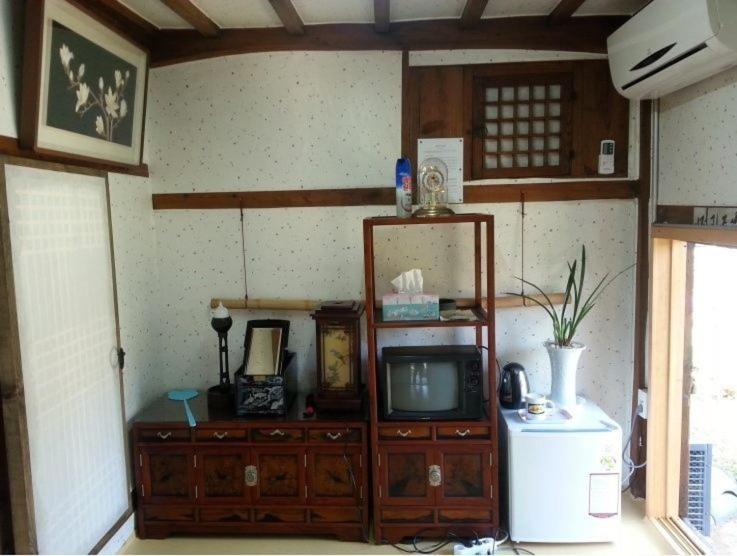 מלון Goseong Choi Pilgan'S Old House חדר תמונה
