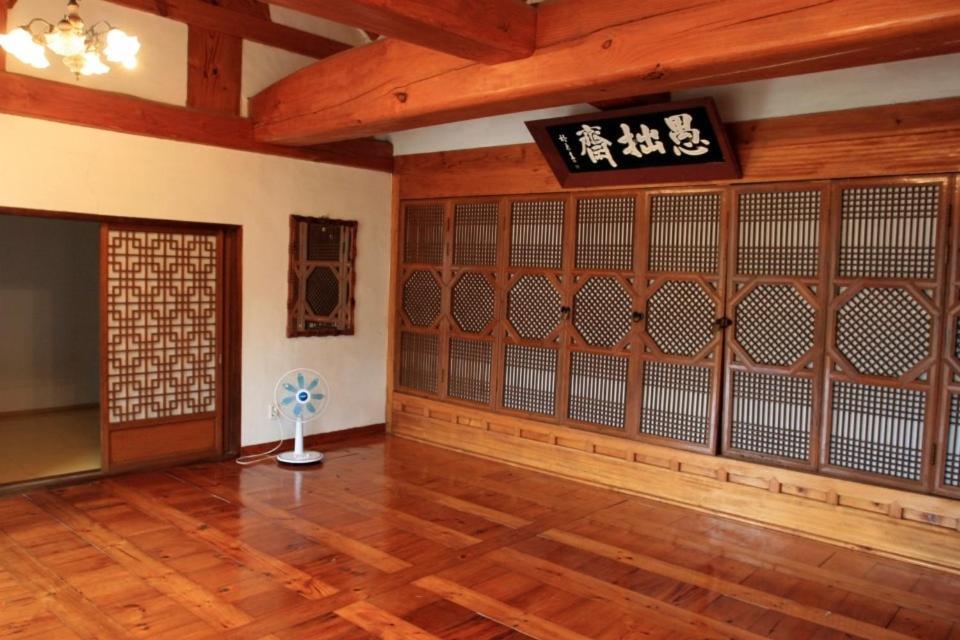 מלון Goseong Choi Pilgan'S Old House מראה חיצוני תמונה